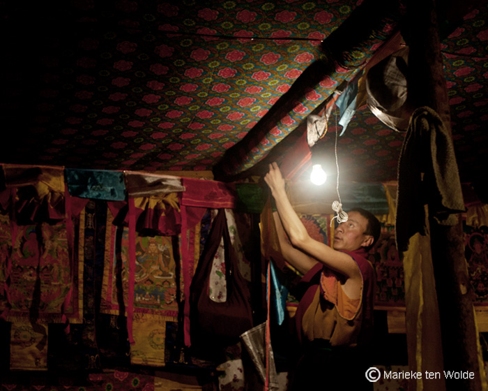 tibetan_nomad_fixing_light